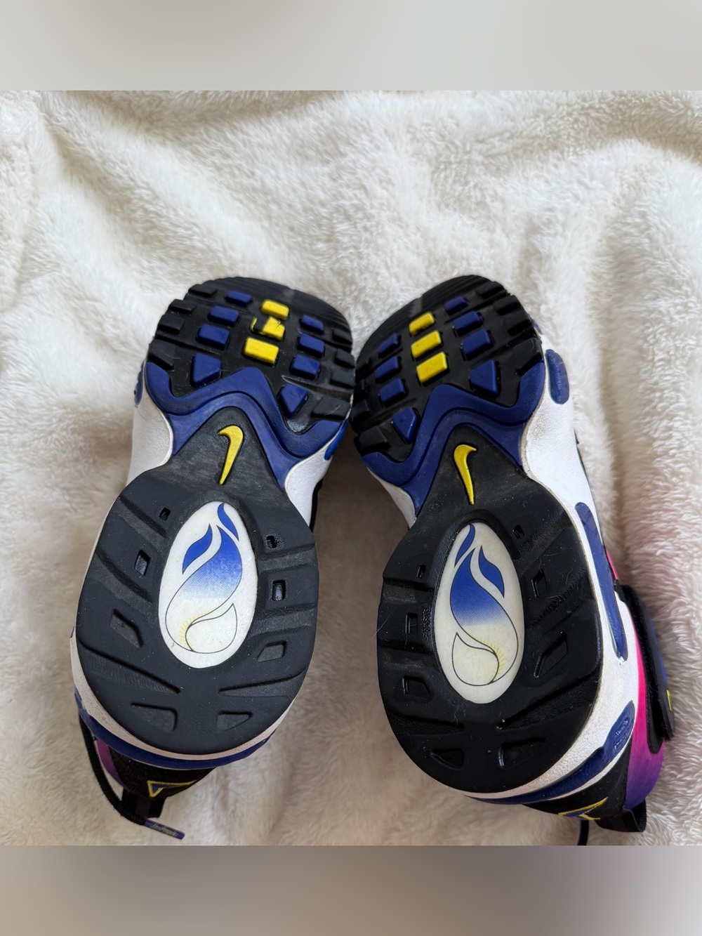Nike Air Griffey Max 1   
9.5 - Picture 3 of 16